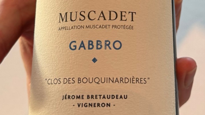 Label of a bottle of Muscadet wine featuring 'Gabbro' and 'Clos des Bouquinardières' with the name 'Jérôme Bretaudeau Vigneron' visible.